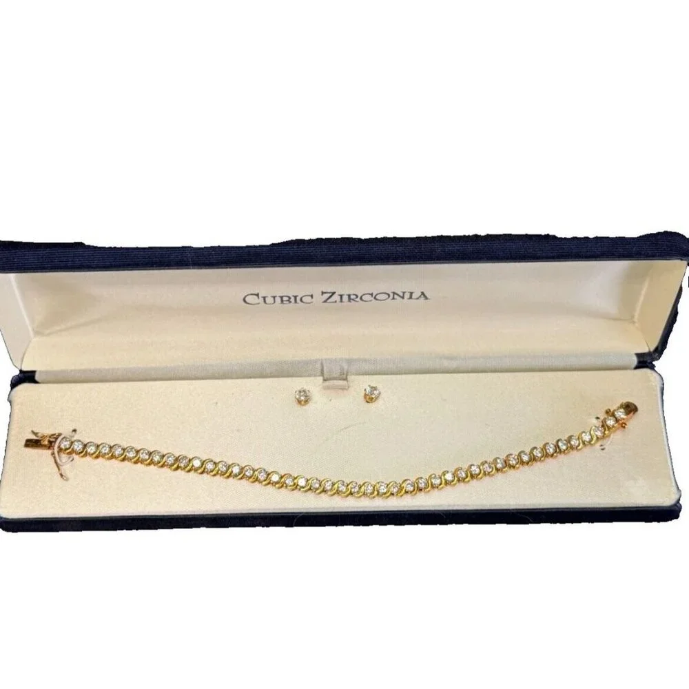 Cubic Zirconia Clear Crystal Tennis Bracelet and Stud Earrings Boxed - Picture 2 of 8